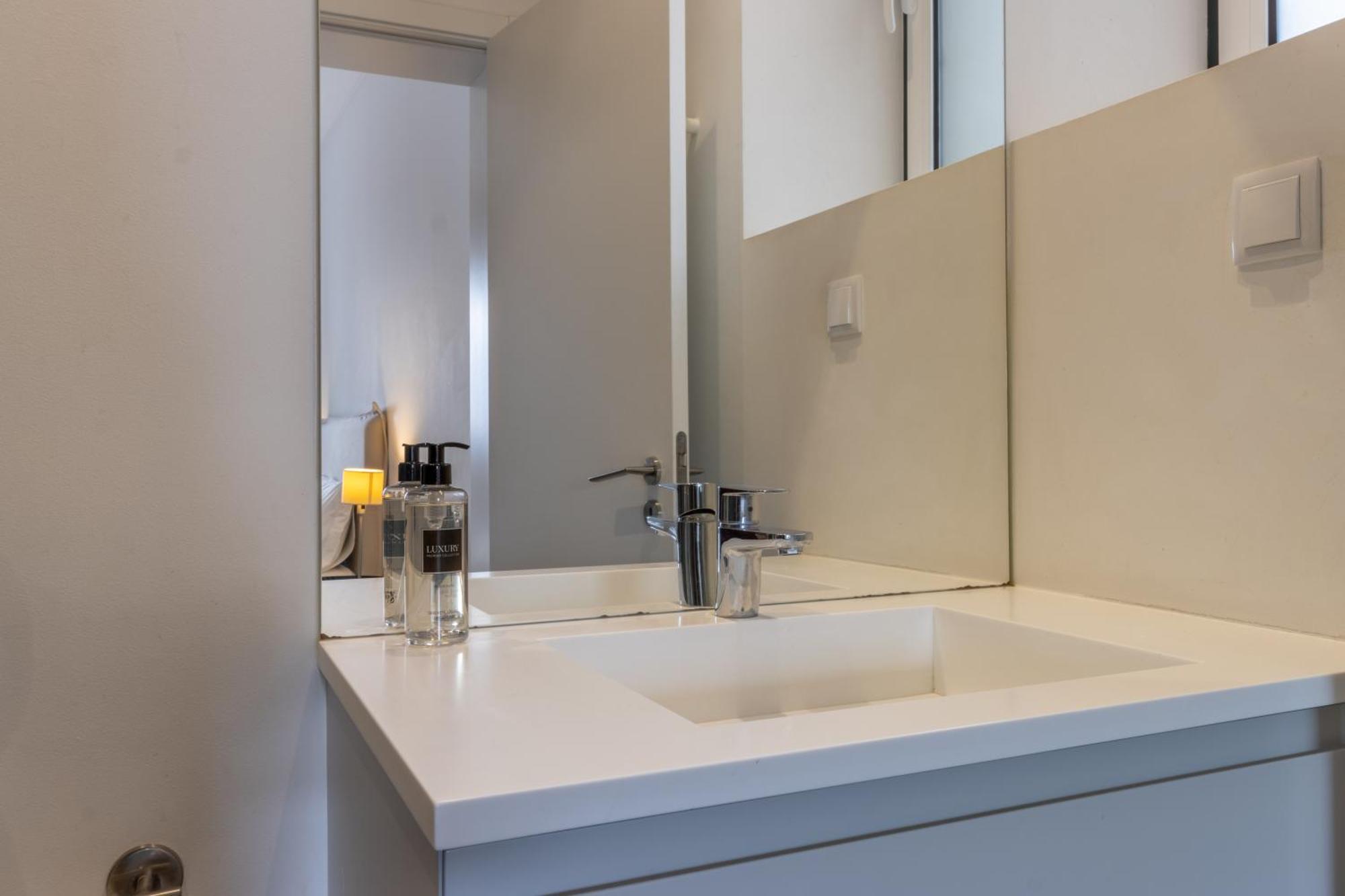 Modern 3Br, Terrace, Ac/Heating & Self Check-In Lägenhet Lisboa Exteriör bild
